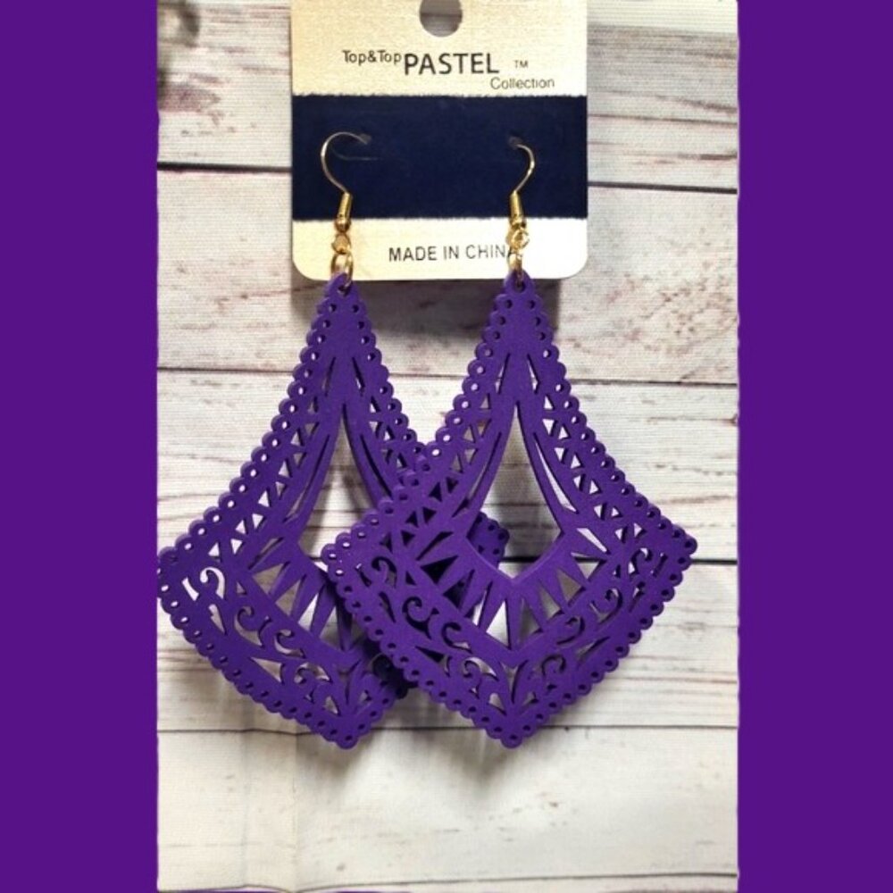 😁BOGO SALE😁Top & Top Pastels wood hand carved dangle lightweight earrings